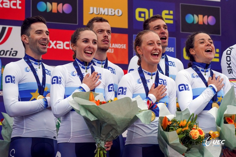 2023 UEC Road European Championships - Drenthe - Junior Mixed Team Relay - Emmen - Emmen 38, km - 21/09/2023 - Benjamin Thomas - Bruno Armirail - Remi Cavagna - Audrey Cordon-Ragot - Cedrine Kerbaol - Juliette Labous (FRA) - photo Luca Bettini/SprintCycli